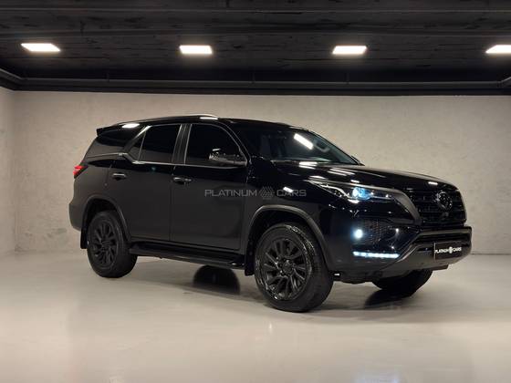 TOYOTA HILUX SW4 2.8 D-4D TURBO DIESEL SRX 7L 4X4 AUTOMÁTICO